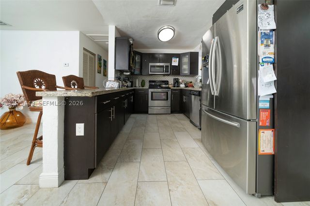 6944 SW 10th Ct, Pembroke Pines, FL 33023