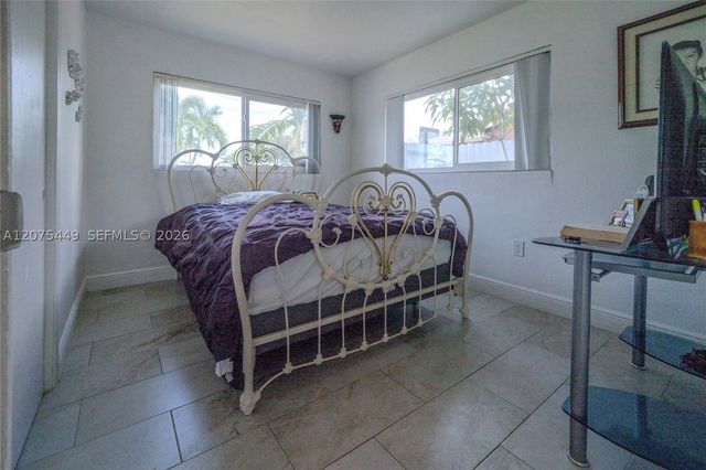 6944 SW 10th Ct, Pembroke Pines, FL 33023