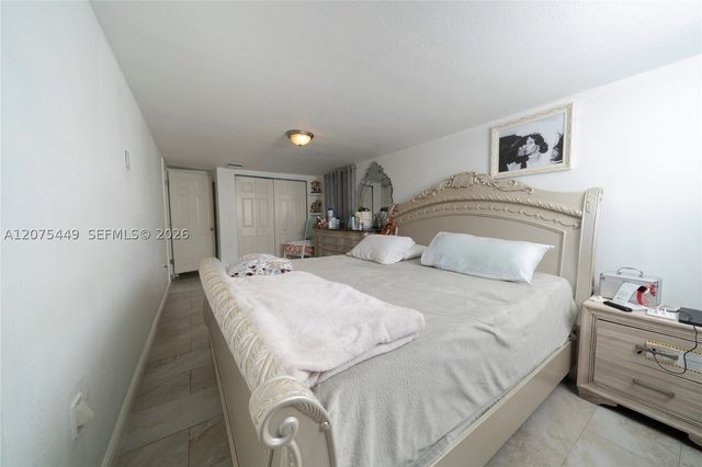 6944 SW 10th Ct, Pembroke Pines, FL 33023