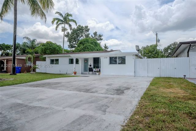 6944 SW 10th Ct, Pembroke Pines, FL 33023