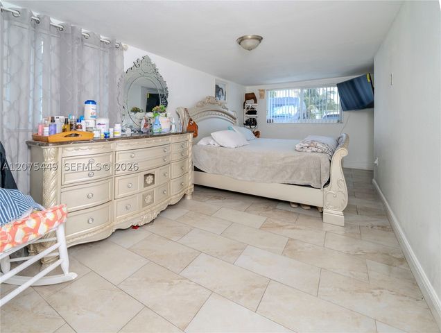 6944 SW 10th Ct, Pembroke Pines, FL 33023