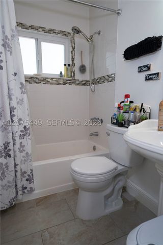 6944 SW 10th Ct, Pembroke Pines, FL 33023