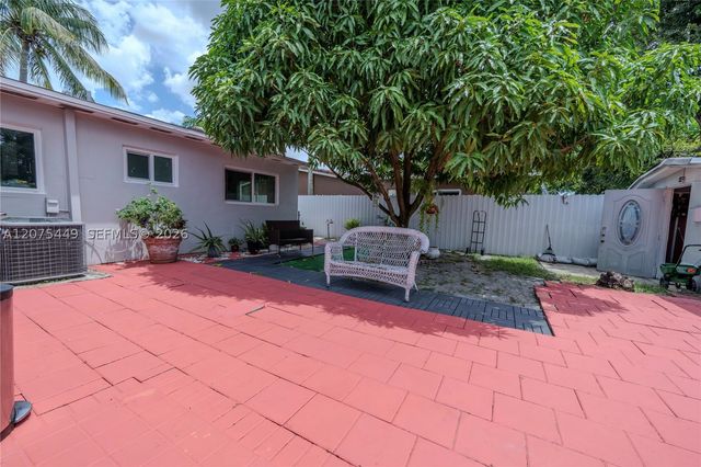 6944 SW 10th Ct, Pembroke Pines, FL 33023