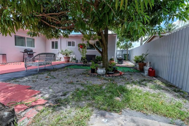 6944 SW 10th Ct, Pembroke Pines, FL 33023