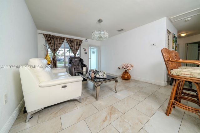 6944 SW 10th Ct, Pembroke Pines, FL 33023