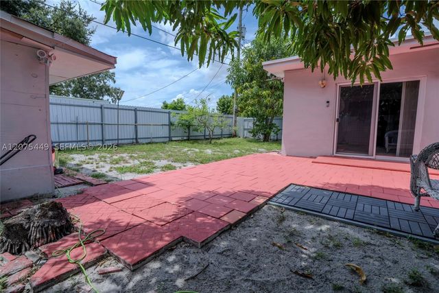 6944 SW 10th Ct, Pembroke Pines, FL 33023