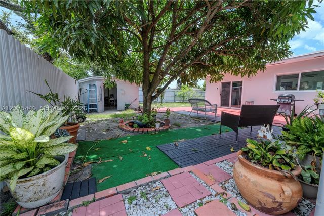 6944 SW 10th Ct, Pembroke Pines, FL 33023