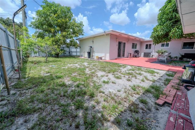 6944 SW 10th Ct, Pembroke Pines, FL 33023