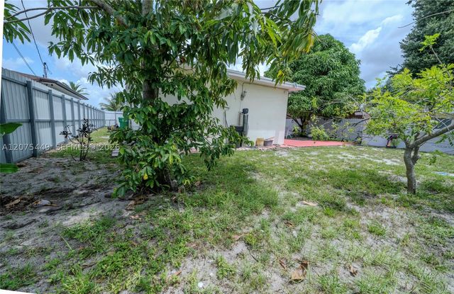 6944 SW 10th Ct, Pembroke Pines, FL 33023