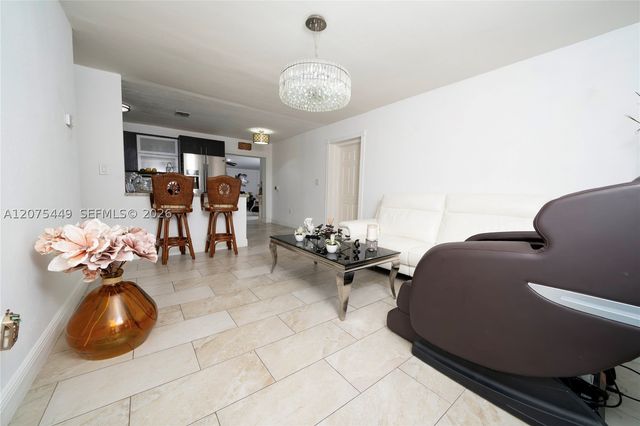 6944 SW 10th Ct, Pembroke Pines, FL 33023