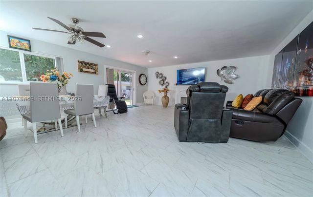 6944 SW 10th Ct, Pembroke Pines, FL 33023