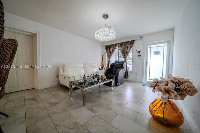 6944 SW 10th Ct, Pembroke Pines, FL 33023
