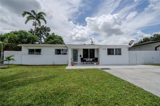 6944 SW 10th Ct, Pembroke Pines, FL 33023