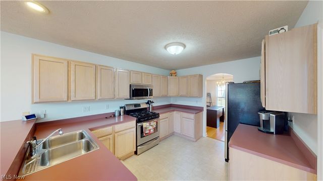 4898 Highland Place Court, Richmond Heights, OH 44143