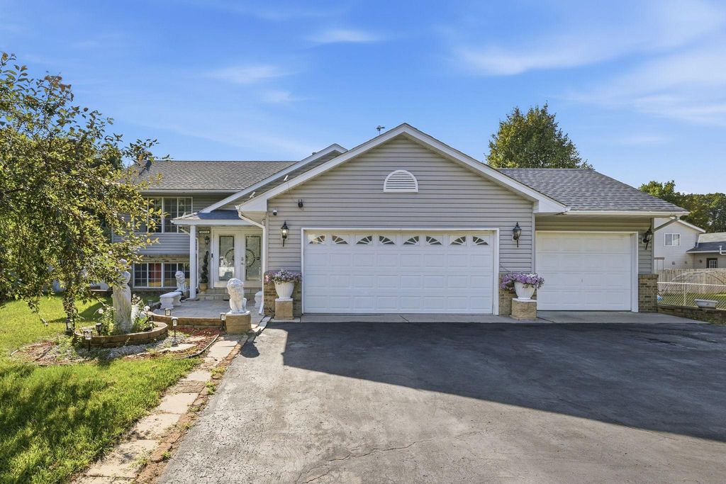 38554 8th Avenue, North Branch, MN 55056