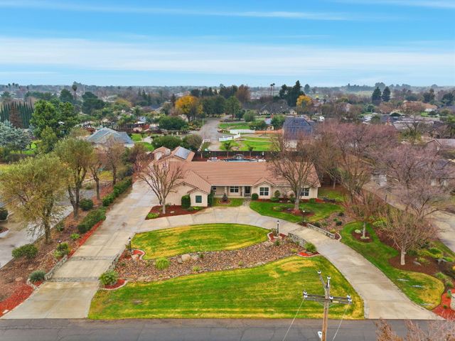 196 Hotchkiss Drive, Lemoore, CA 93245