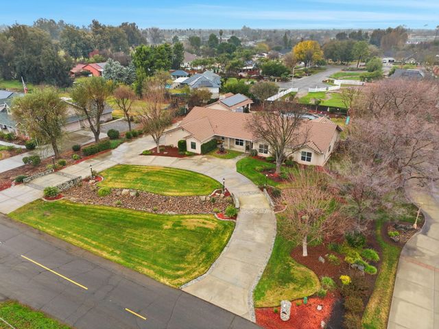 196 Hotchkiss Drive, Lemoore, CA 93245