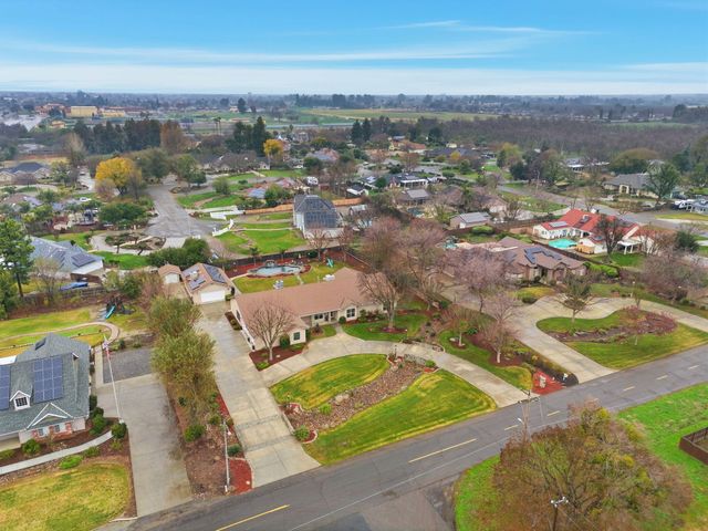 196 Hotchkiss Drive, Lemoore, CA 93245