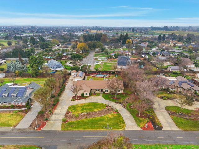 196 Hotchkiss Drive, Lemoore, CA 93245