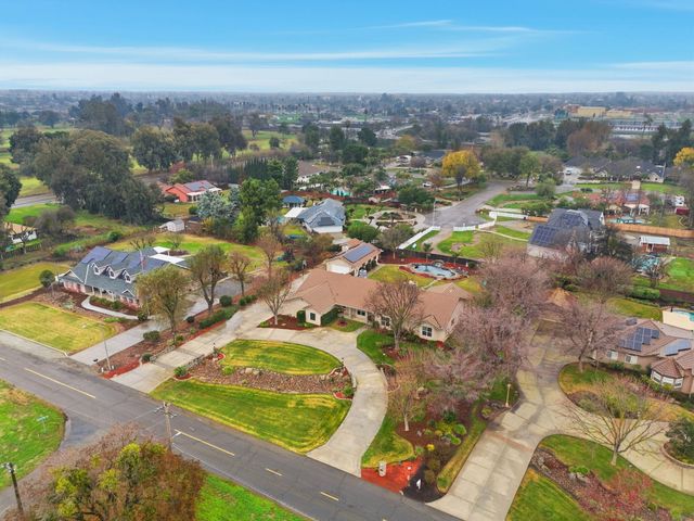 196 Hotchkiss Drive, Lemoore, CA 93245