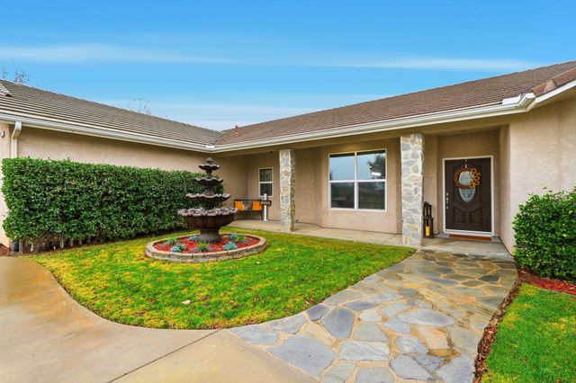 196 Hotchkiss Drive, Lemoore, CA 93245