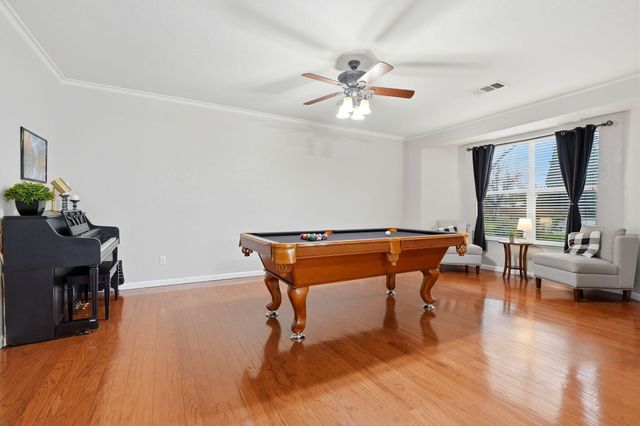 196 Hotchkiss Drive, Lemoore, CA 93245