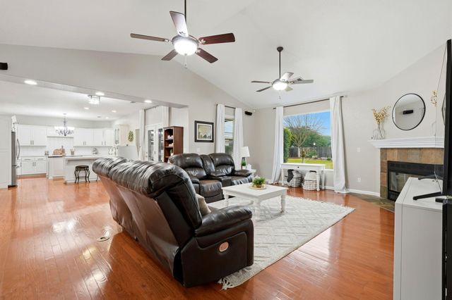 196 Hotchkiss Drive, Lemoore, CA 93245