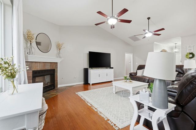 196 Hotchkiss Drive, Lemoore, CA 93245