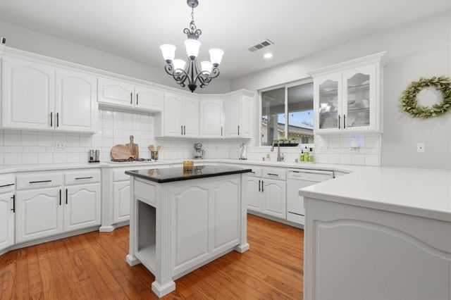 196 Hotchkiss Drive, Lemoore, CA 93245