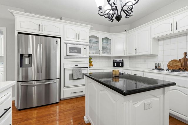 196 Hotchkiss Drive, Lemoore, CA 93245