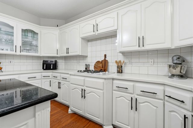 196 Hotchkiss Drive, Lemoore, CA 93245