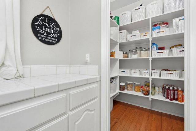 196 Hotchkiss Drive, Lemoore, CA 93245