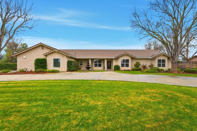 196 Hotchkiss Drive, Lemoore, CA 93245