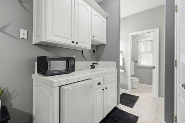 196 Hotchkiss Drive, Lemoore, CA 93245