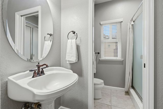 196 Hotchkiss Drive, Lemoore, CA 93245