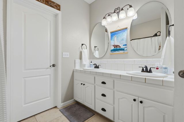 196 Hotchkiss Drive, Lemoore, CA 93245