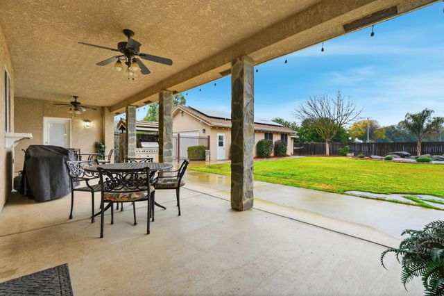 196 Hotchkiss Drive, Lemoore, CA 93245