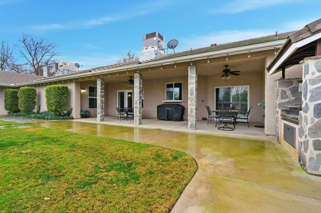 196 Hotchkiss Drive, Lemoore, CA 93245