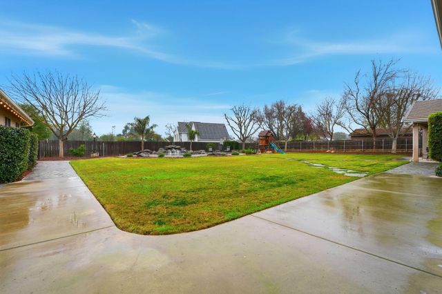 196 Hotchkiss Drive, Lemoore, CA 93245