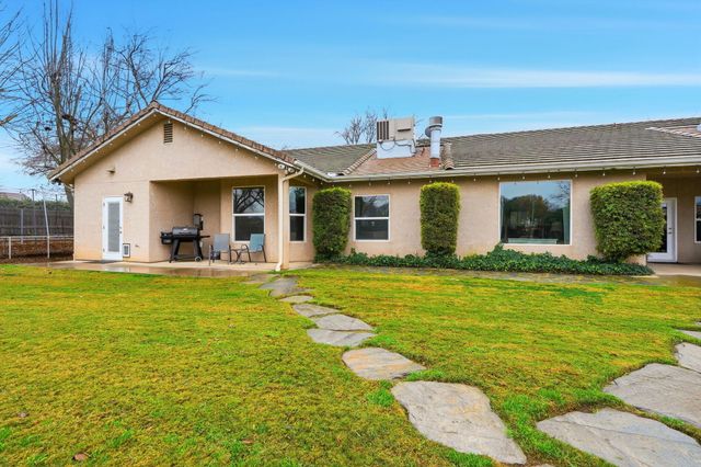 196 Hotchkiss Drive, Lemoore, CA 93245