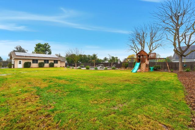 196 Hotchkiss Drive, Lemoore, CA 93245