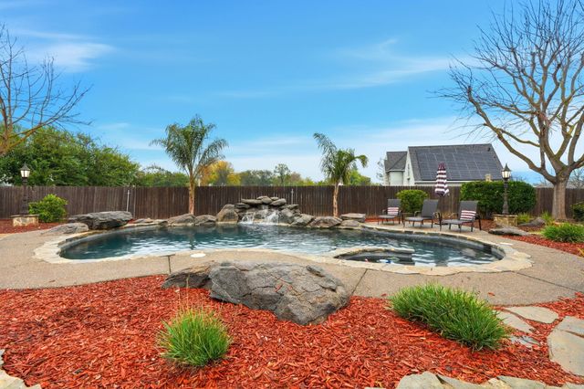 196 Hotchkiss Drive, Lemoore, CA 93245