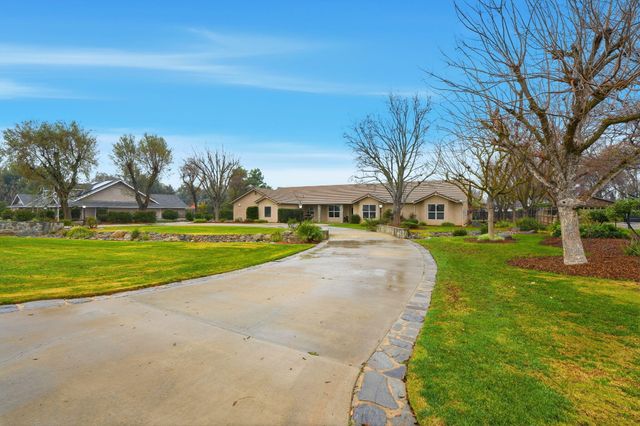 196 Hotchkiss Drive, Lemoore, CA 93245