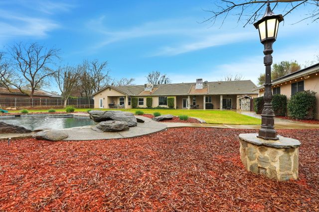 196 Hotchkiss Drive, Lemoore, CA 93245