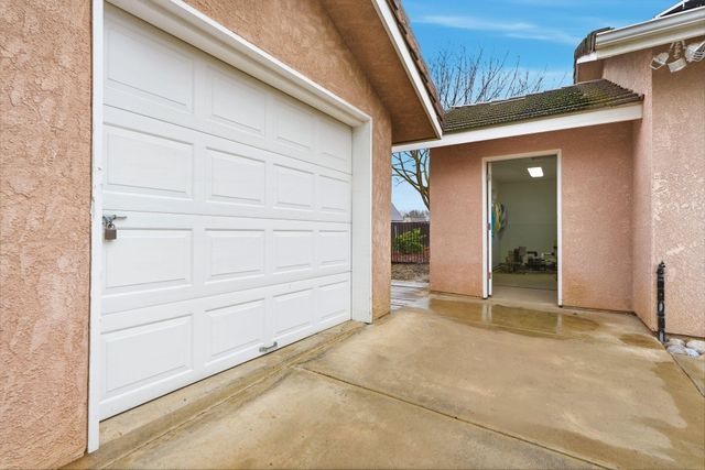 196 Hotchkiss Drive, Lemoore, CA 93245