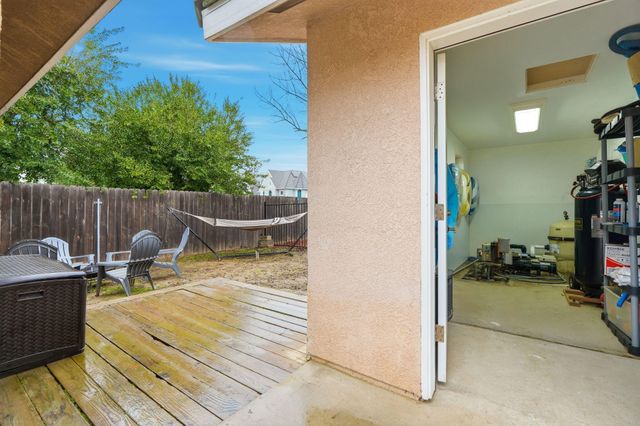 196 Hotchkiss Drive, Lemoore, CA 93245