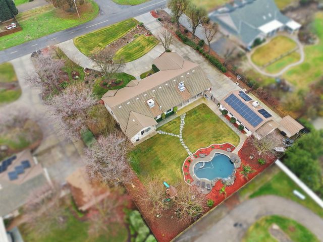 196 Hotchkiss Drive, Lemoore, CA 93245