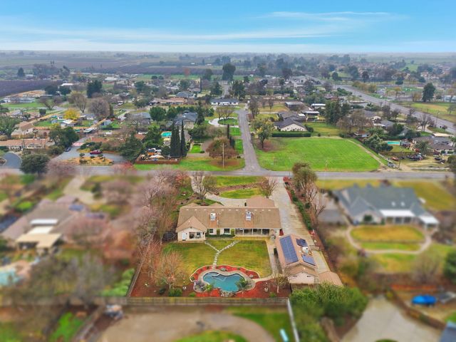 196 Hotchkiss Drive, Lemoore, CA 93245