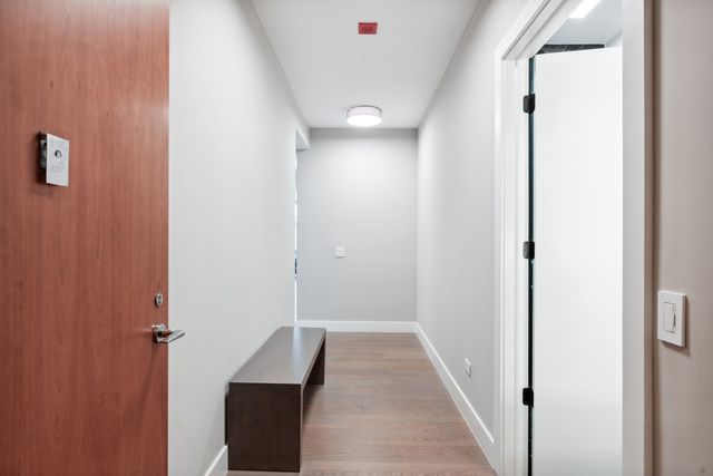 501 N CLINTON Street 2004, Chicago, IL 60654