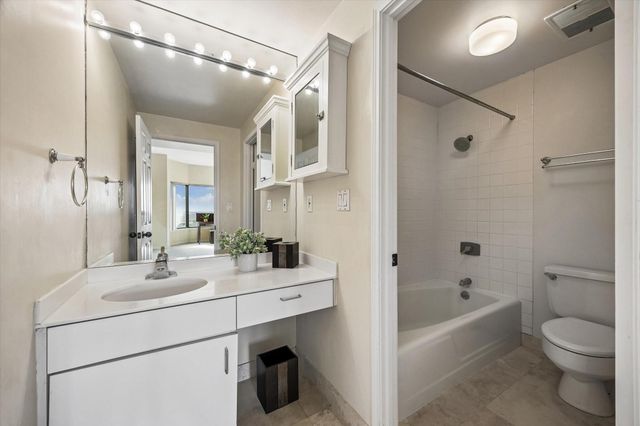 2001 Holcombe Boulevard 1703, Houston, TX 77030